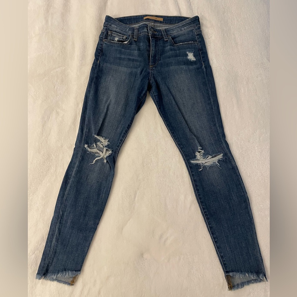 Joe’s Jeans Women Size 27 distressed jean